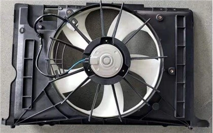 Sestava chladiče a ventilátoru kondenzátoru pro Toyota Corolla Pontiac Vibe TO3115156